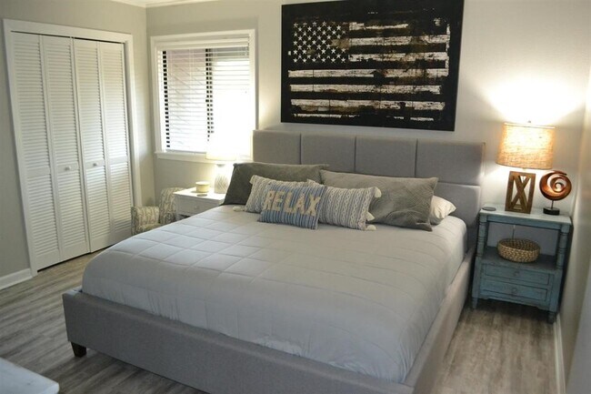 Building Photo - 200 Hamilton Oaks Dr