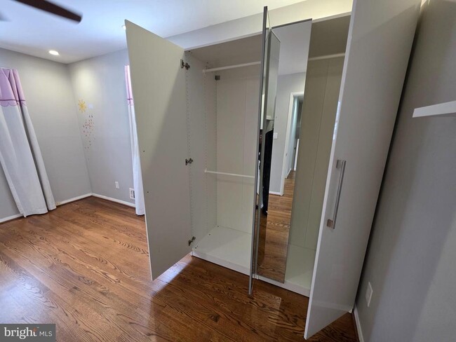 Building Photo - 8140 Drayton Ln