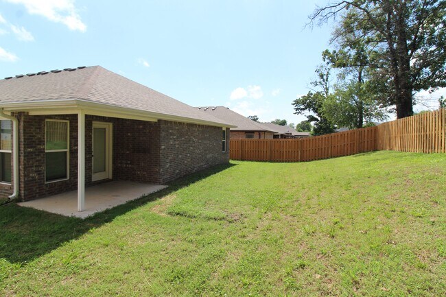Building Photo - 1450 Ari Ave