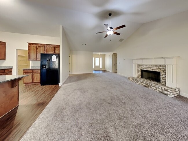 Building Photo - You'll want to see this home for yourself!