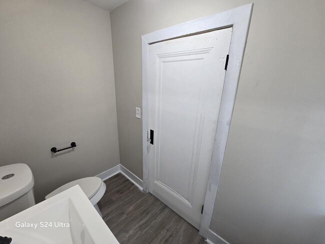 Building Photo - Beautifully Renovated 3-Bedroom Home – We ...
