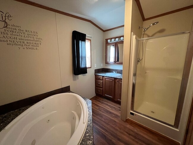 Building Photo - 3 Bed / 2 Bath Fully Fenced Yard in North ...
