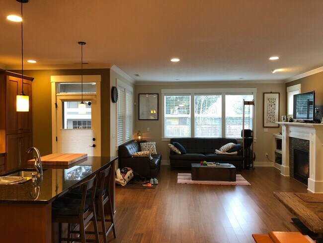 Building Photo - Gorgeous, modern craftsman 3+ bedroom, 3 b...