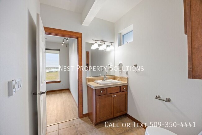 Building Photo - 6432 Melby Way NE