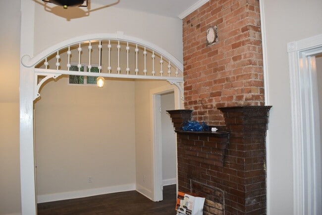 Building Photo - Renovated 3 Bedroom in Shelby Park close to Logan Street Market