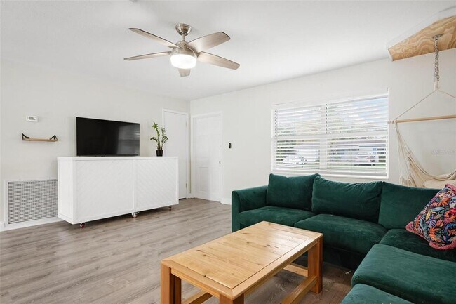 Building Photo - 5120 Brookmeade Dr