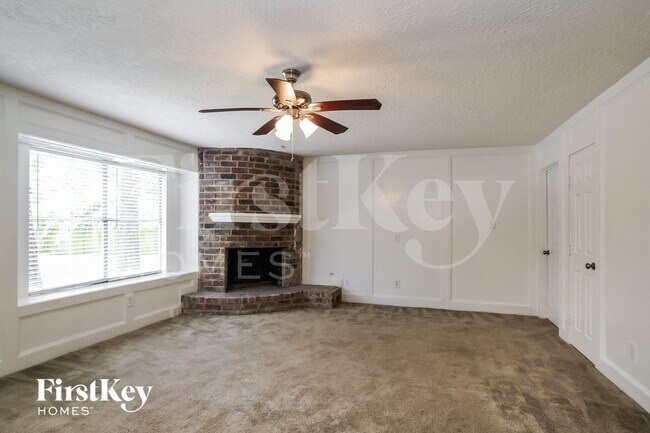 Building Photo - 24106 Creekview Dr