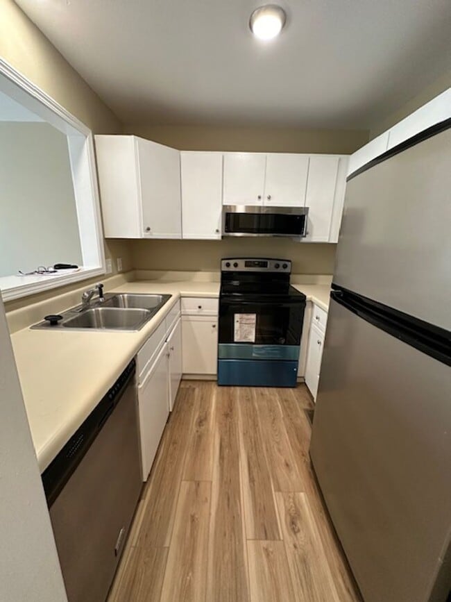 Building Photo - Condo / Burlington