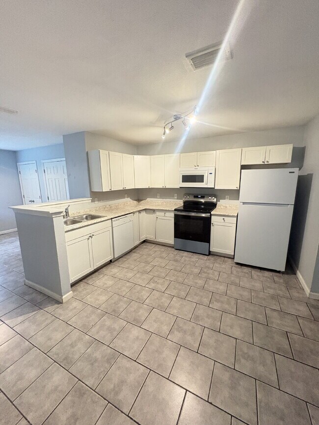 Building Photo - Open floor plan, four-bedroom two-bathroom with washer and dryer