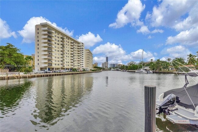 Building Photo - 440 Paradise Isle Blvd