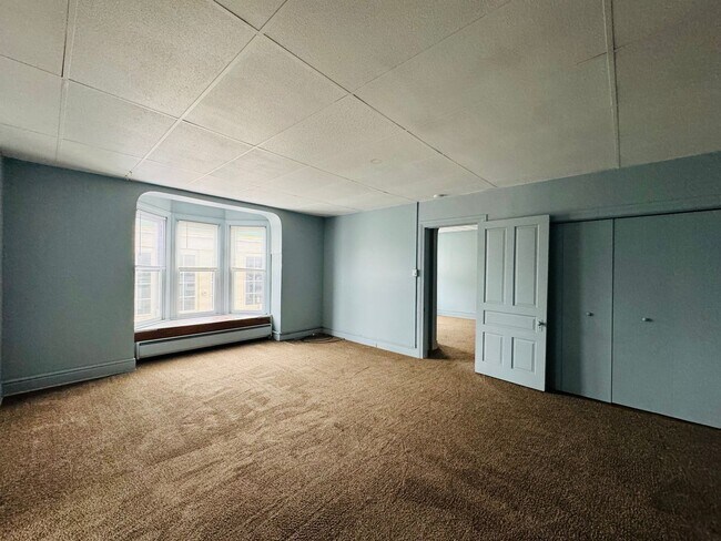 Building Photo - 1369 W Market St