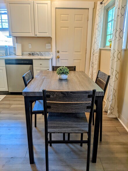 Dining area - 60 Foss St