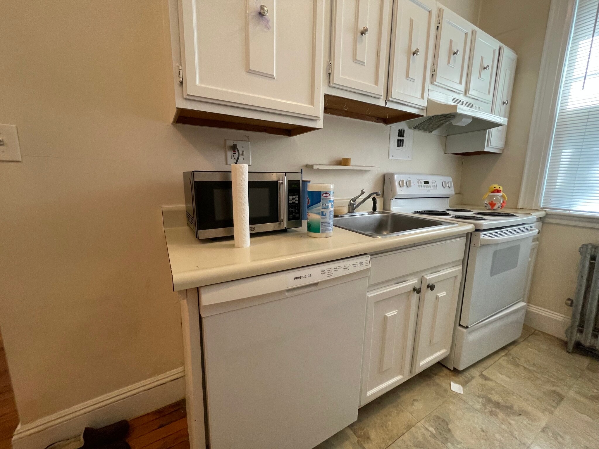 Building Photo - 52 Strathmore Rd