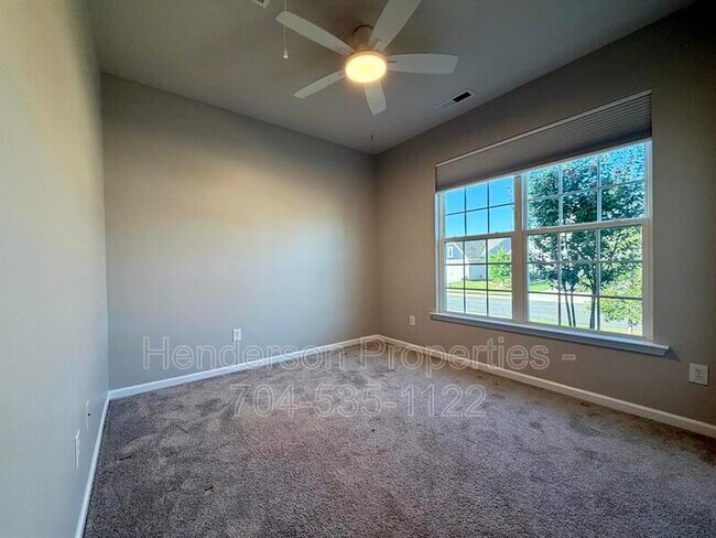 Building Photo - 125 Pampas Pl