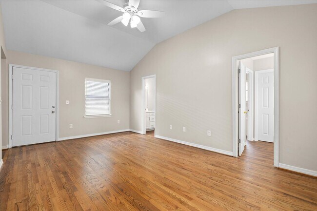 Building Photo - 2609 Longleaf Dr