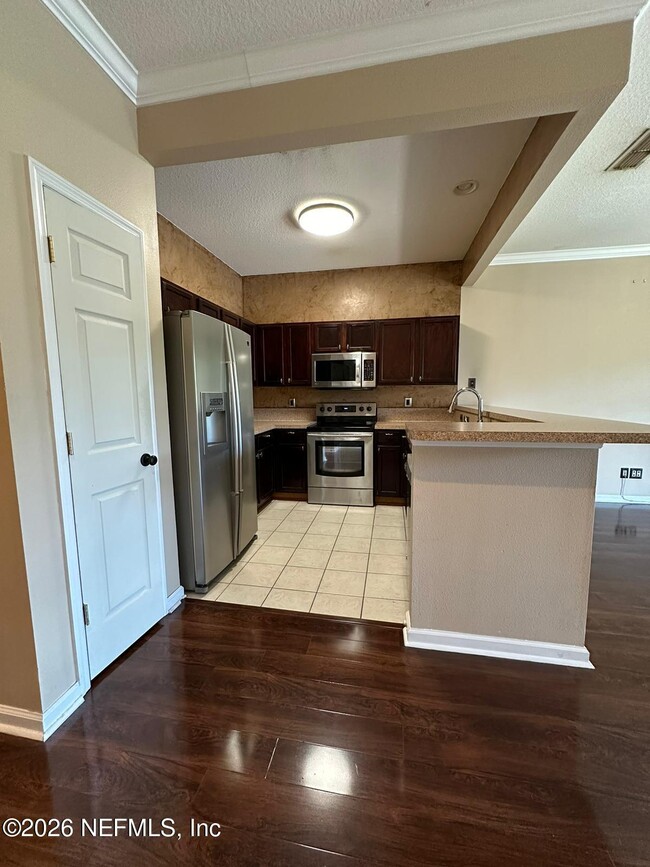 Building Photo - 5880 Sandstone Way