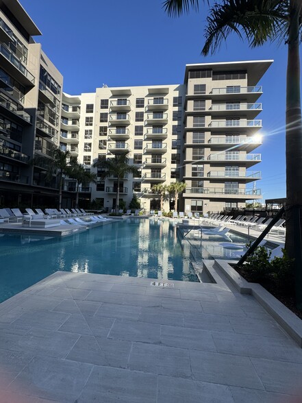 Building Photo - 1640 NE 125th St