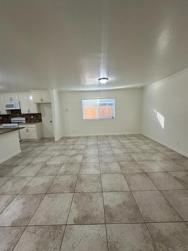 Building Photo - 440 N Homsy Ave