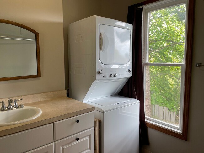 Building Photo - M1614 #1-3