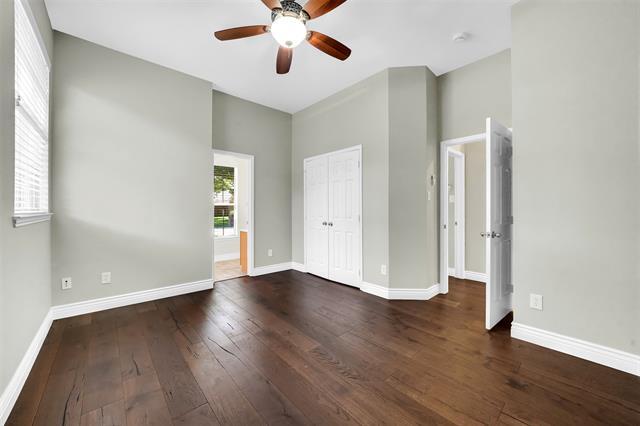 Building Photo - 2413 London Dr