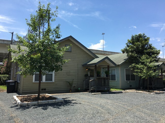 Building Photo - 713 E Elmira St