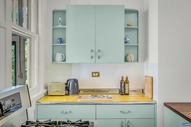 Building Photo - 502 Park Hill