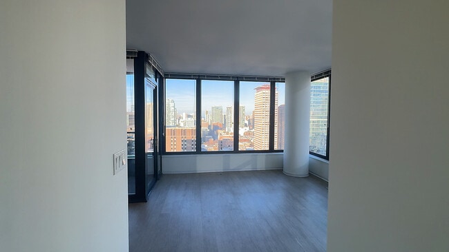 Building Photo - 359 W Superior St