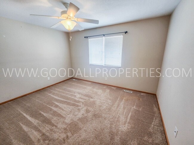 Building Photo - 2 Bedroom 2.5 Bath Townhome In West Des Mo...