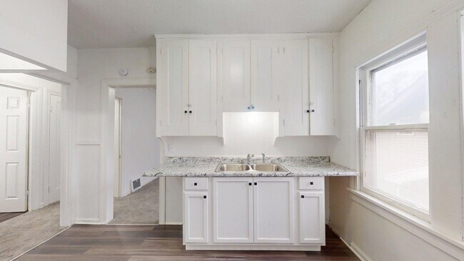 Primary Photo - 3863 E 154th St