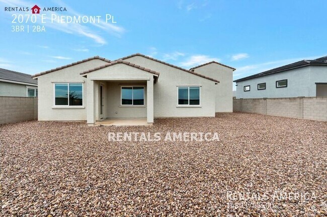 Building Photo - Brand new home with a RV garage!