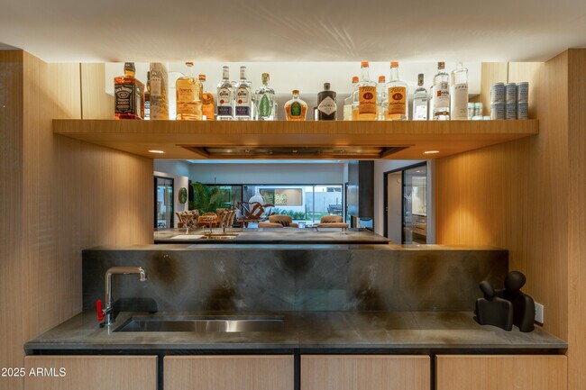 Building Photo - 5311 E Mitchell Dr