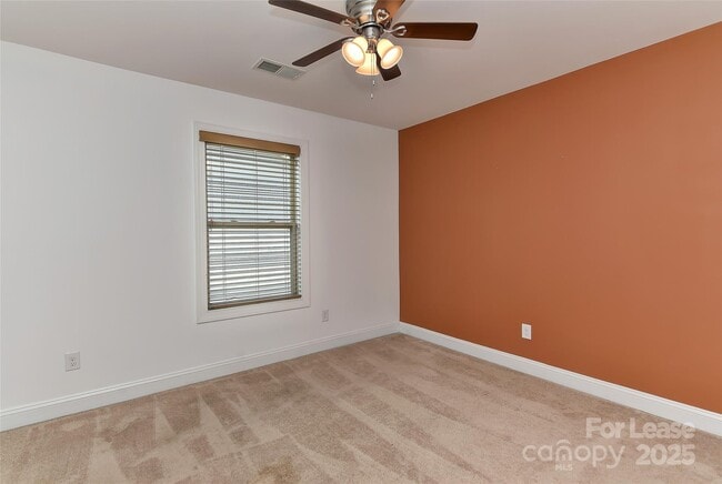 Building Photo - 549 Daventry Ct