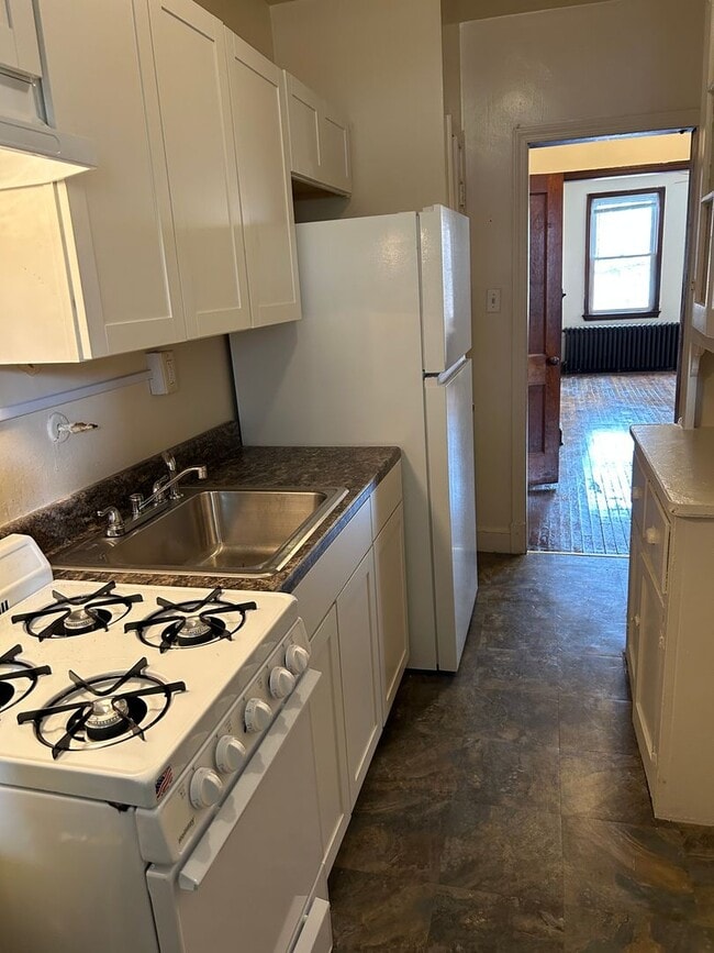 Building Photo - NELSON