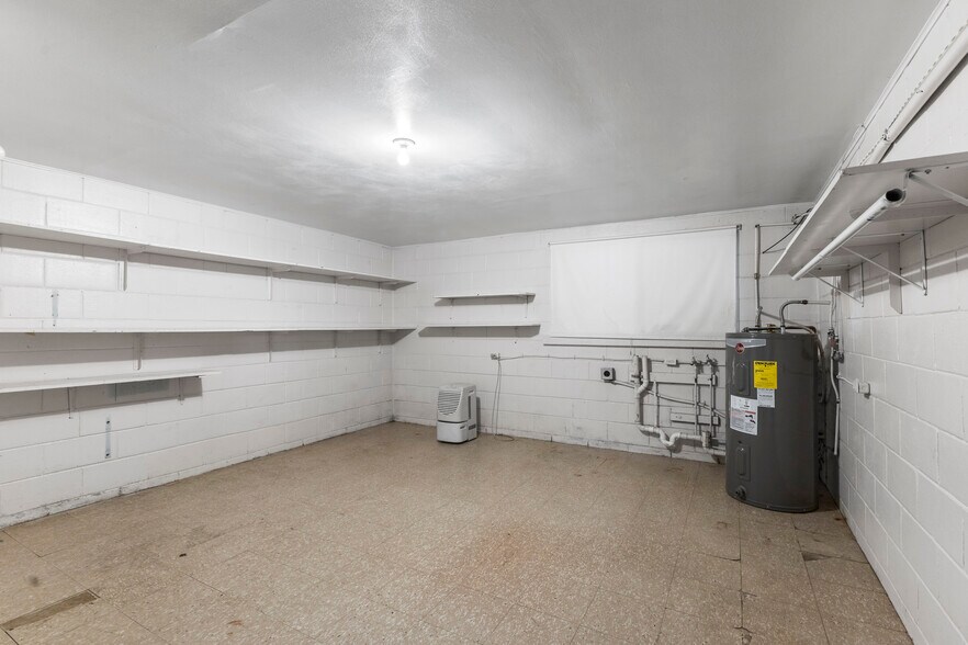 Building Photo - 5013 Eastview Terrace