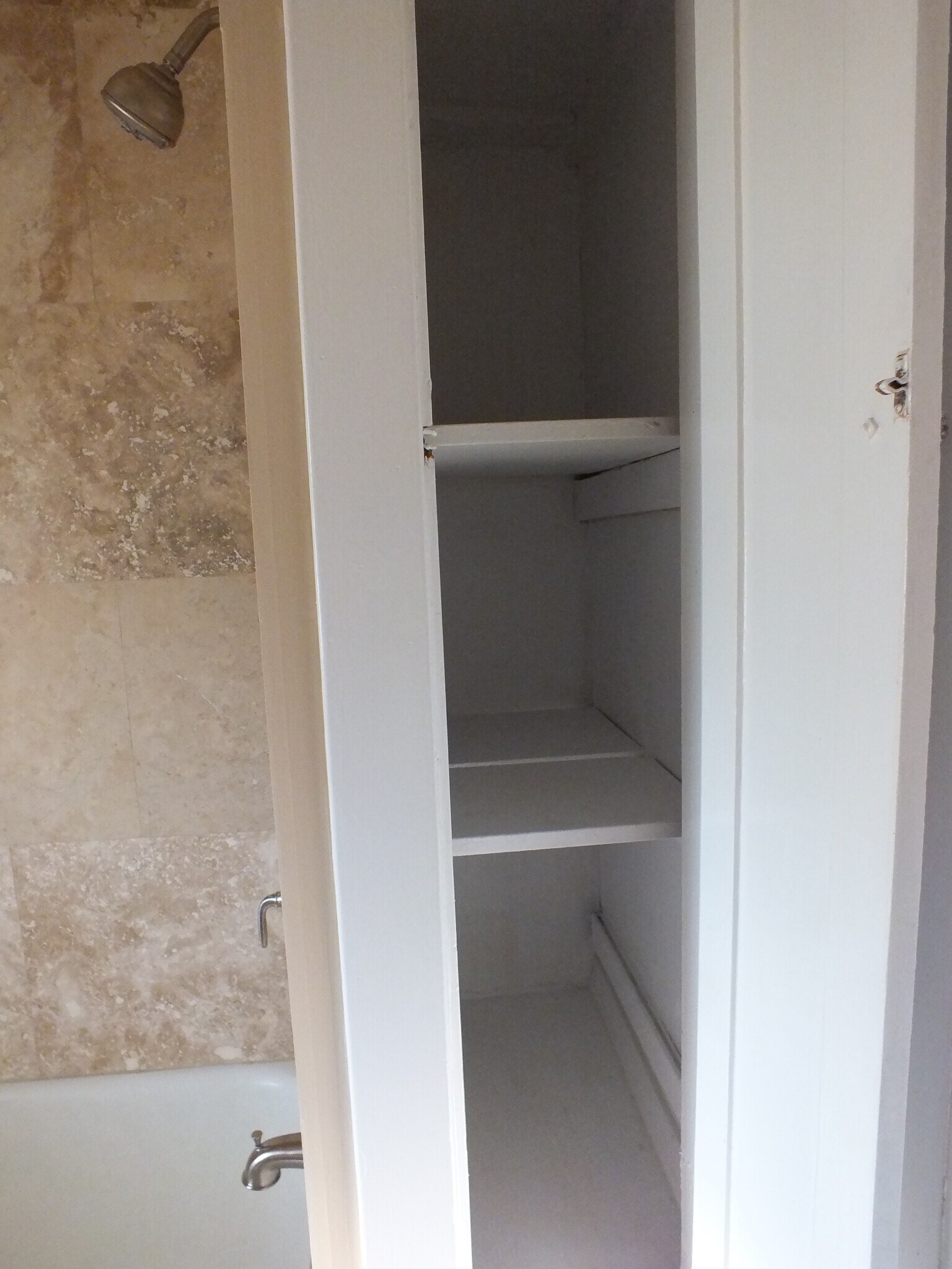 413 linen closet - 413 S 8th St