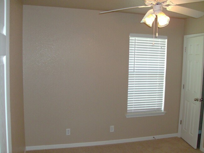 Building Photo - Spacious Duplex for Rent – Close to Clear ...