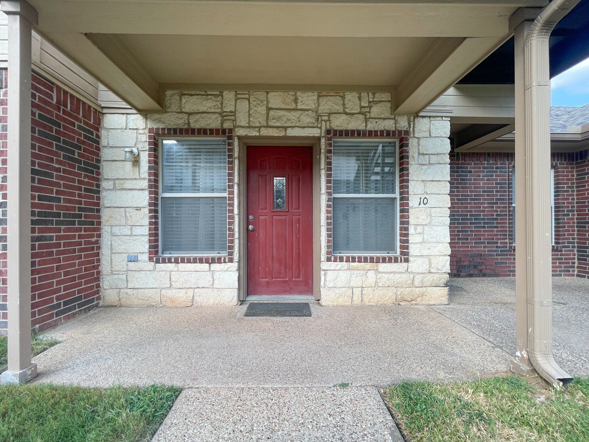 Building Photo - 1401 Bagby Ave