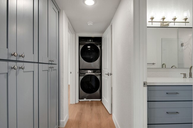 Building Photo - Malaga-GJA