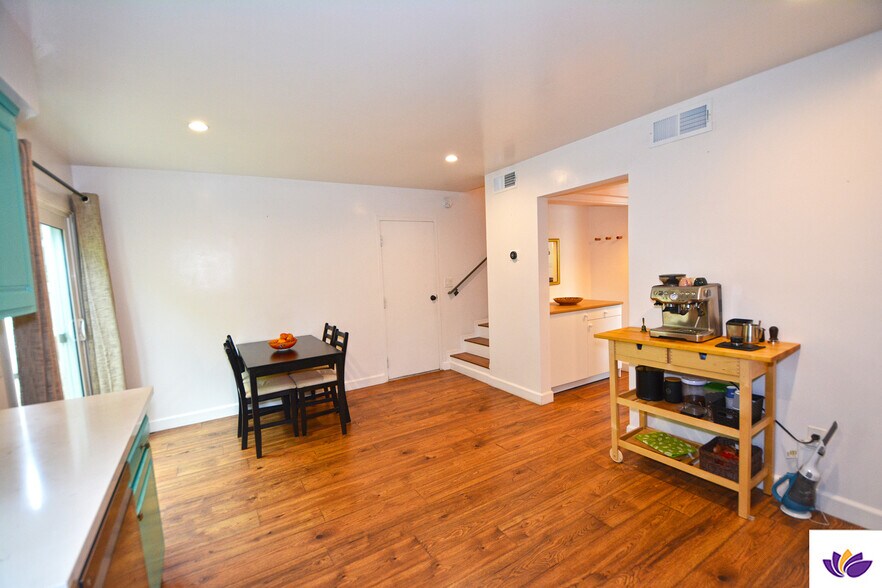 Building Photo - 10854 Morrison St