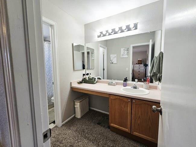 Building Photo - 6810 Shore View