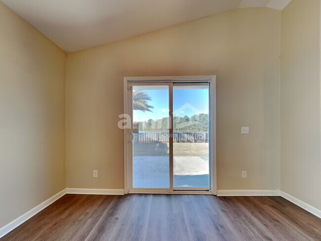 Building Photo - 116 Spring Lakes Dr