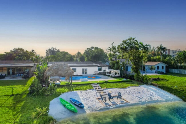 Building Photo - 18735 NE 18th Ave