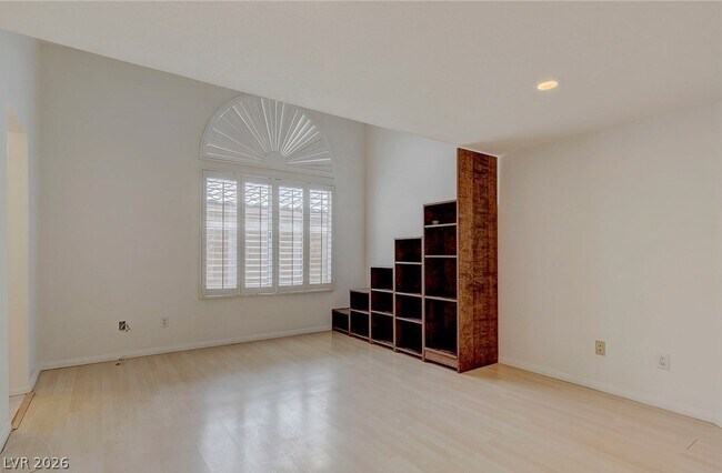 Building Photo - 7225 Scenic Hills Dr