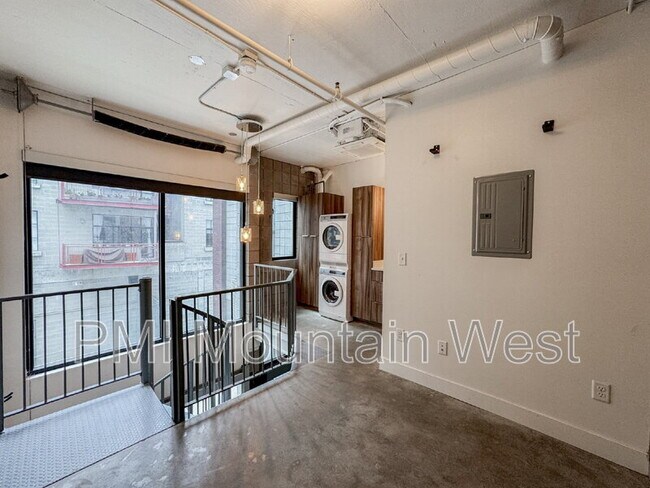 Building Photo - 360 W Broadway