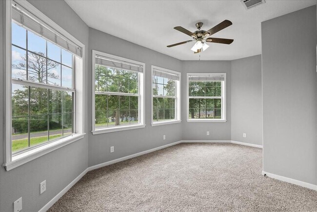 Building Photo - 401 Paradise Dr