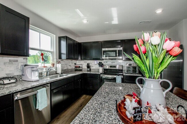 Building Photo - 177 Crownpiece St