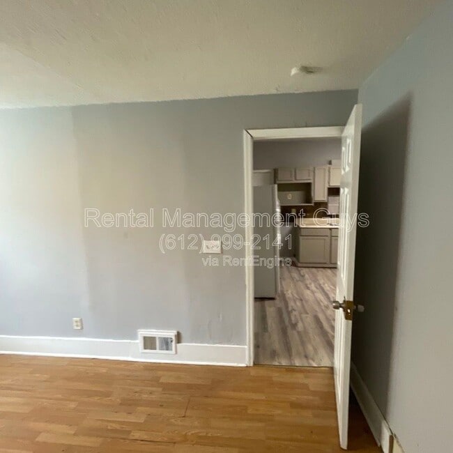 Building Photo - 2931 N Bryant Ave