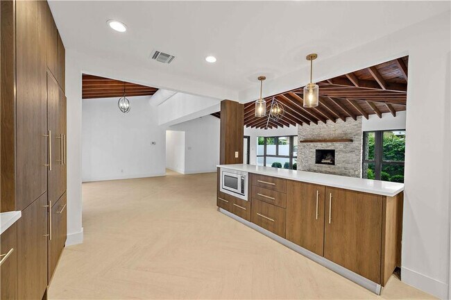 Building Photo - 2201 Intracoastal Dr