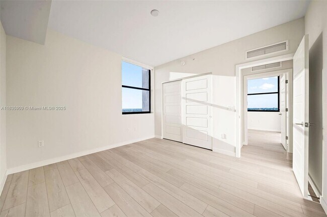 Building Photo - 555 NE 8th St
