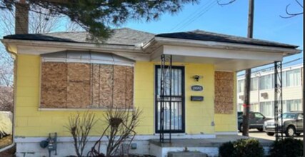 Building Photo - Renovated 3-Bedroom Home – We Welcome Sect...